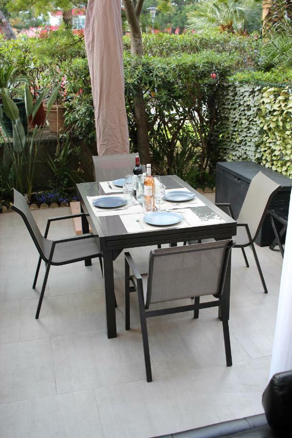 Bel Appartement Les Pieds Dans L'Eau Villeneuve-Loubet Luaran gambar