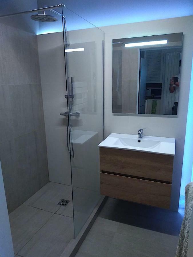 Bel Appartement Les Pieds Dans L'Eau Villeneuve-Loubet Luaran gambar