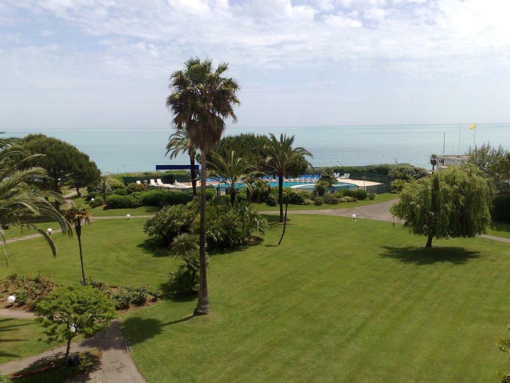 Bel Appartement Les Pieds Dans L'Eau Villeneuve-Loubet Luaran gambar