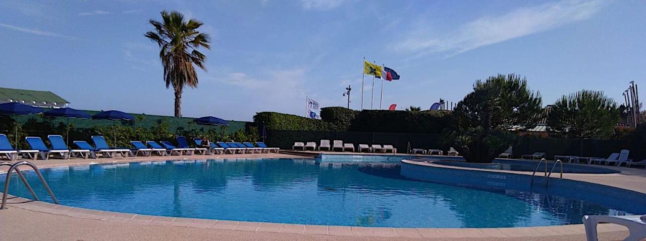 Bel Appartement Les Pieds Dans L'Eau Villeneuve-Loubet Luaran gambar